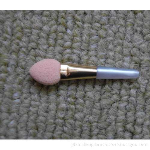Eyeshadow Applicator With Plastic Handle